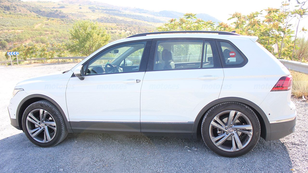 Volkswagen Tiguan 2024 - foto espía lateral