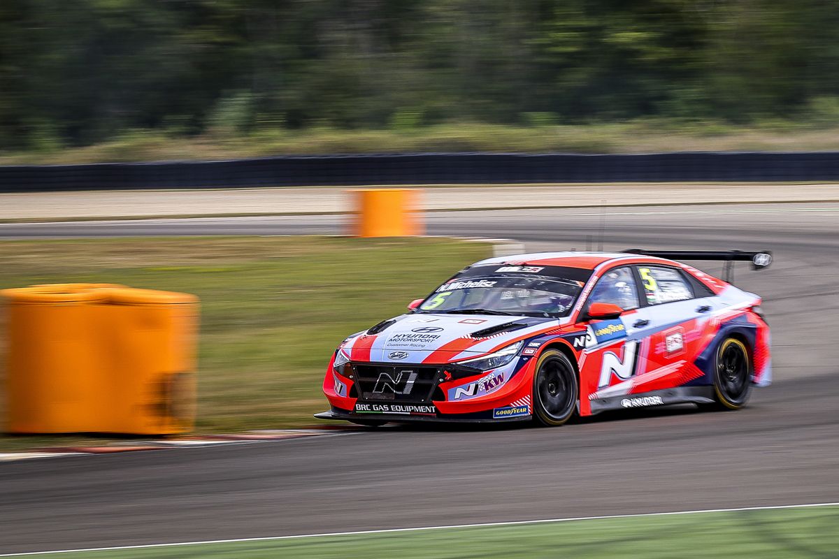 Berthon y Michelisz lideran los libres del WTCR en Anneau du Rhin