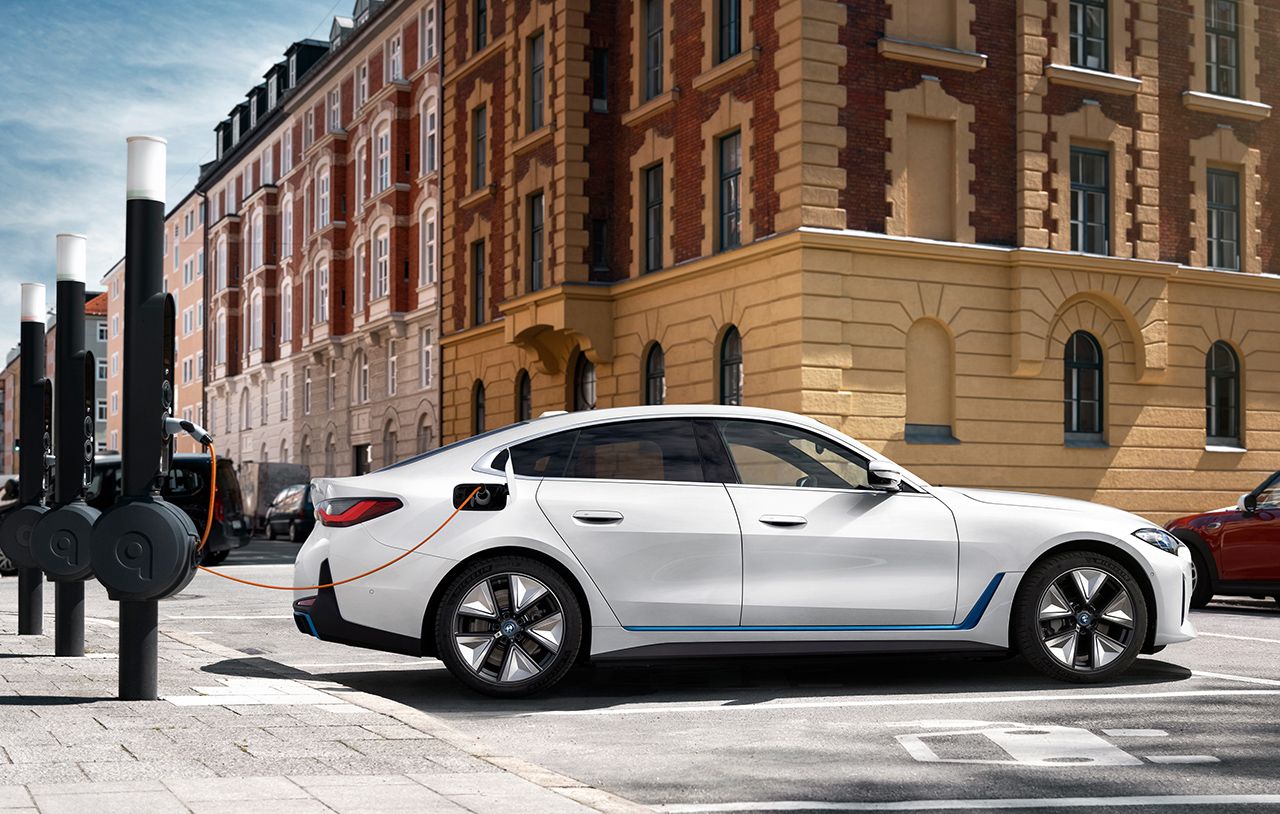 El nuevo BMW i4 es más atractivo y barato gracias a una versión base