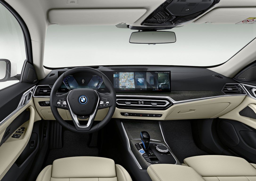 BMW i4 - interior