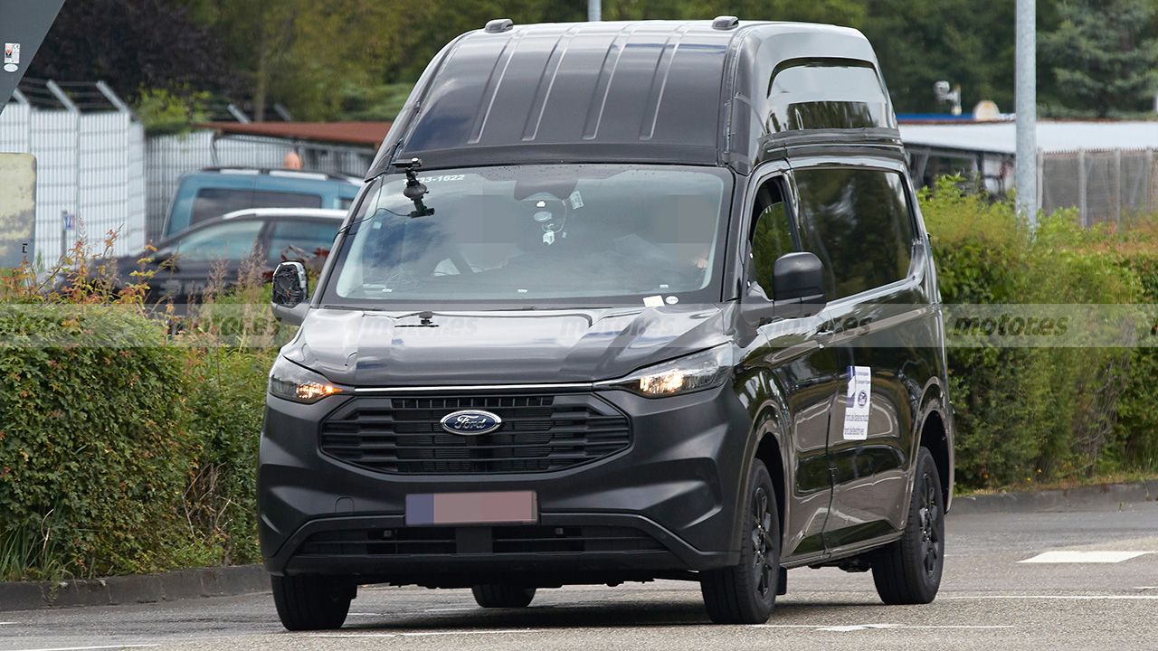 ¡Sin camuflaje! El nuevo Ford Transit Custom 2023 se deja ver totalmente al descubierto