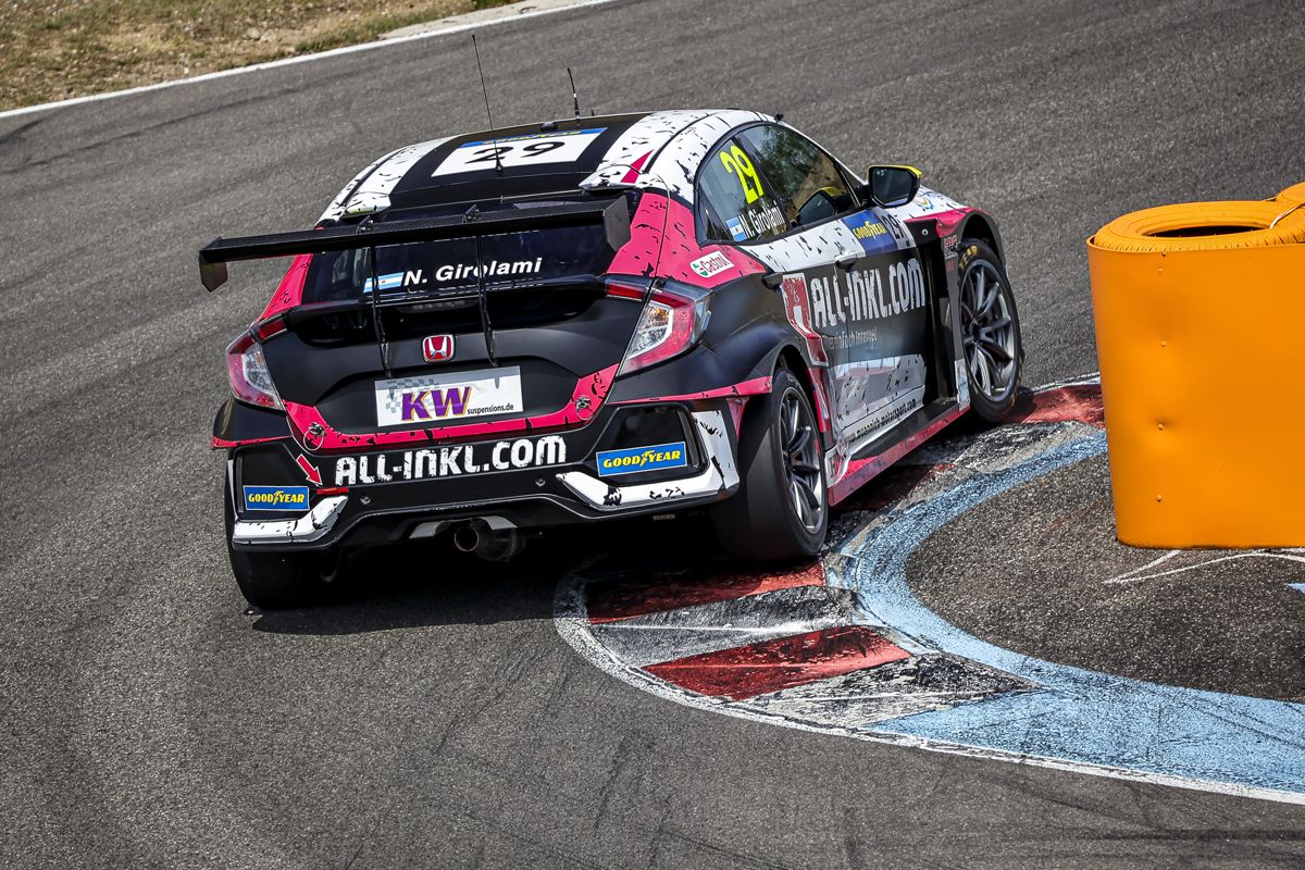 Girolami presiona a Azcona con su tercera pole del año en el WTCR