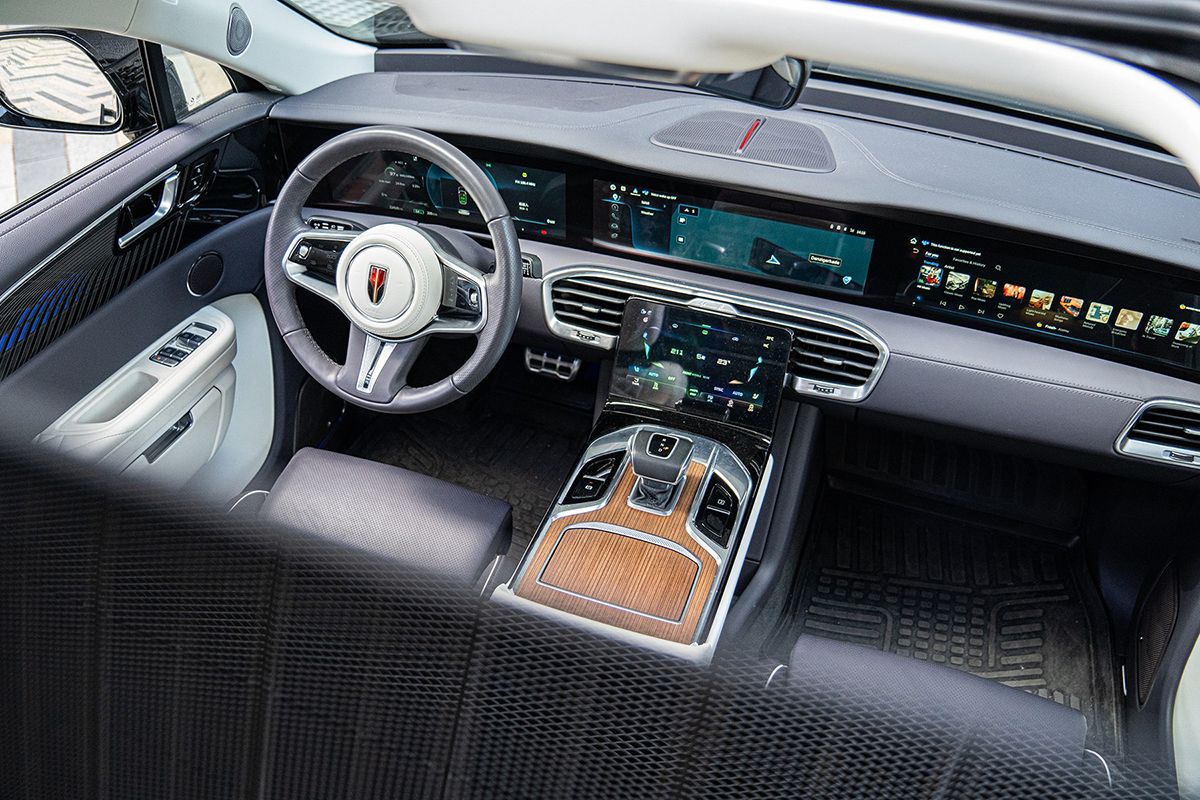 Hongqi E-HS9 interior