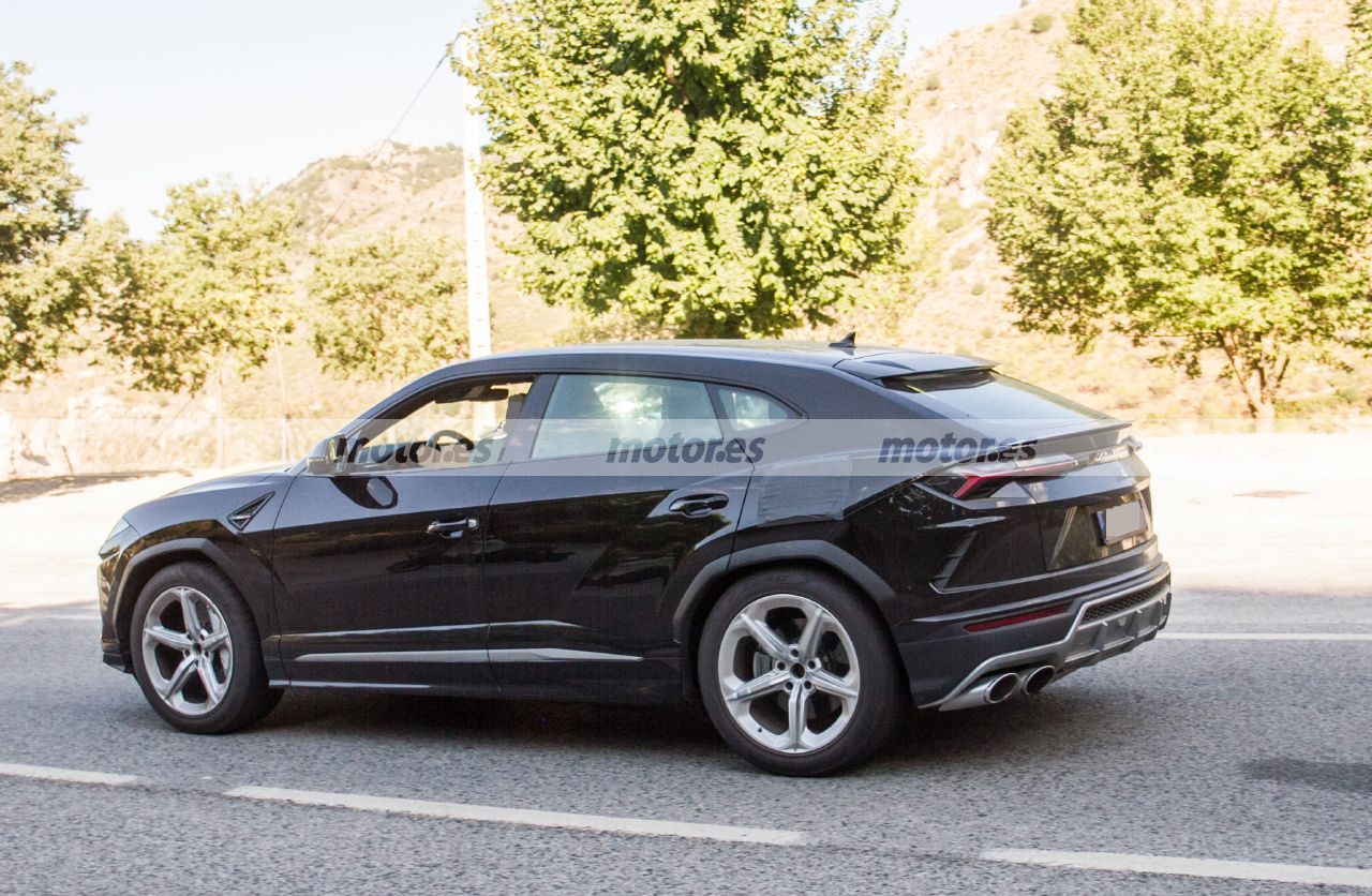 Fotos espía Lamborghini Urus PHEV 2023