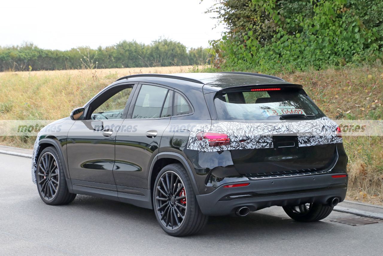 Fotos espía Mercedes-AMG GLA 35 Facelift 2023