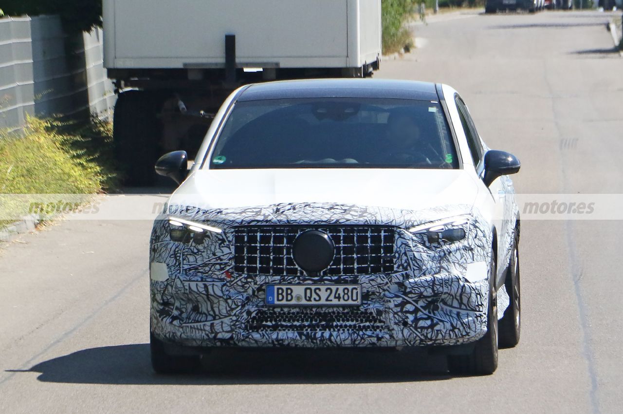 El nuevo Mercedes-AMG GLC 43 Coupé posa en sus primeras espías