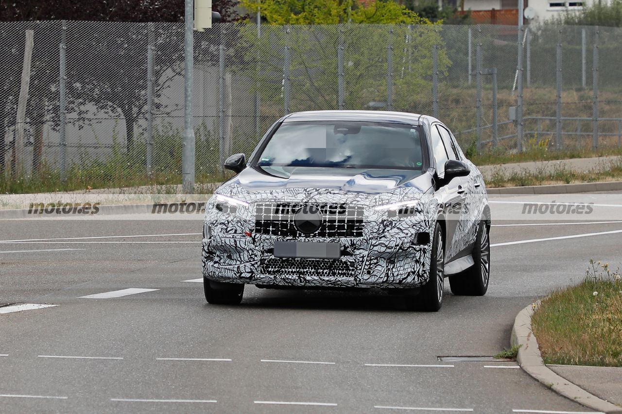 El nuevo Mercedes-AMG GLC 63 Coupé echa a rodar y posa en sus primeras fotos