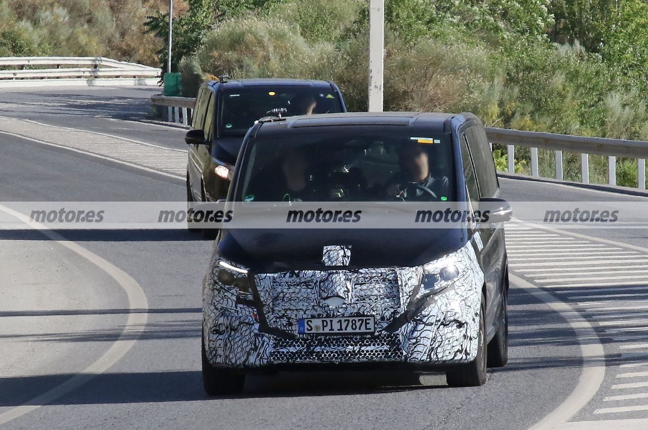 El Mercedes EQV Facelift reaparece en fotos espía, con ¡vistazo incluido a su interior!