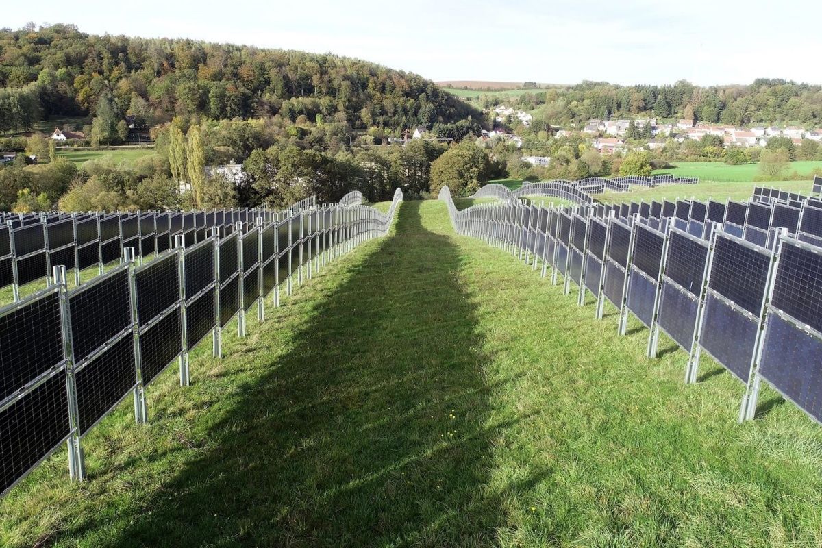 Paneles solares verticales de doble cara, la solución más eficiente