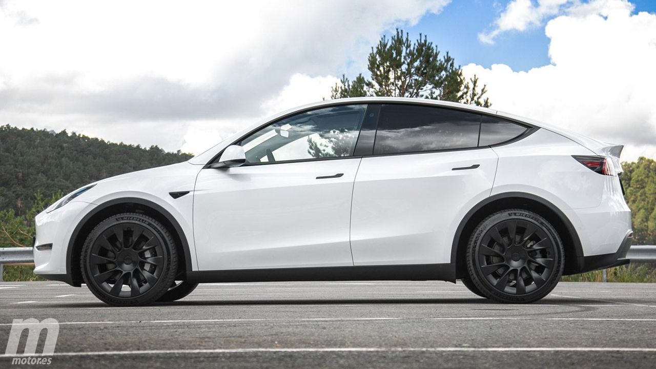 Tesla Model Y - lateral