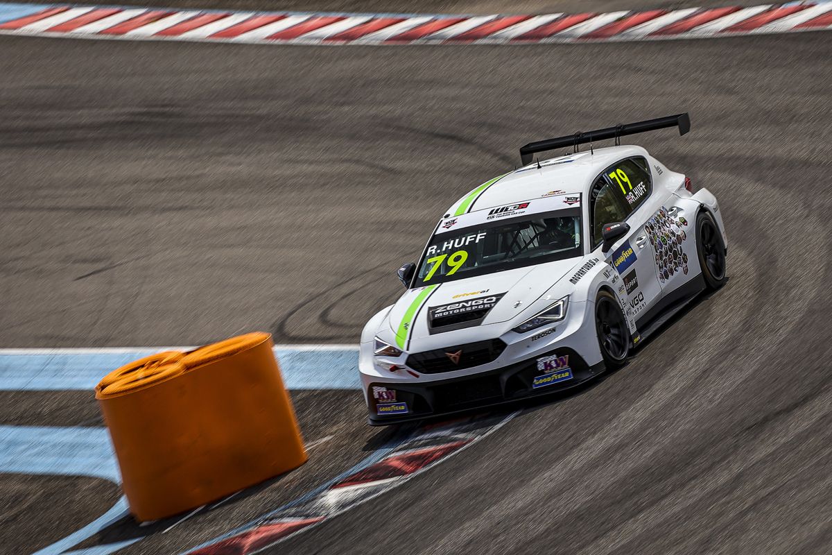 Rob Huff se lleva la carrera con parrilla invertida del WTCR en Anneau du Rhin