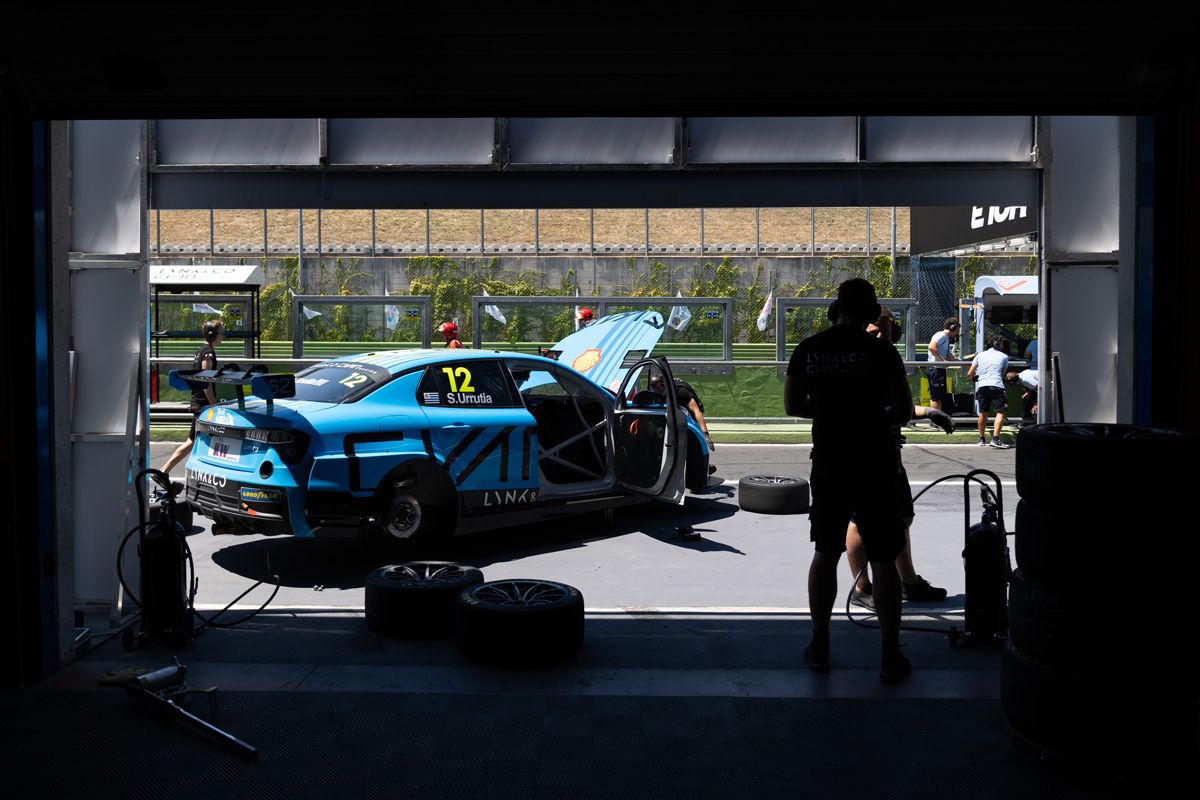 La sombra de los neumáticos 'Goodyear' vuelve a tapar el sol del WTCR