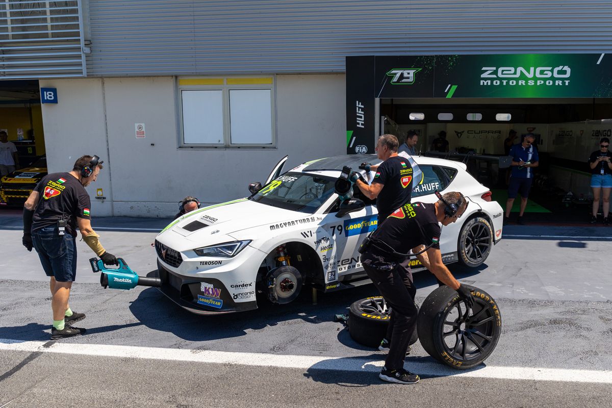 La sombra de los neumáticos 'Goodyear' vuelve a tapar el sol del WTCR