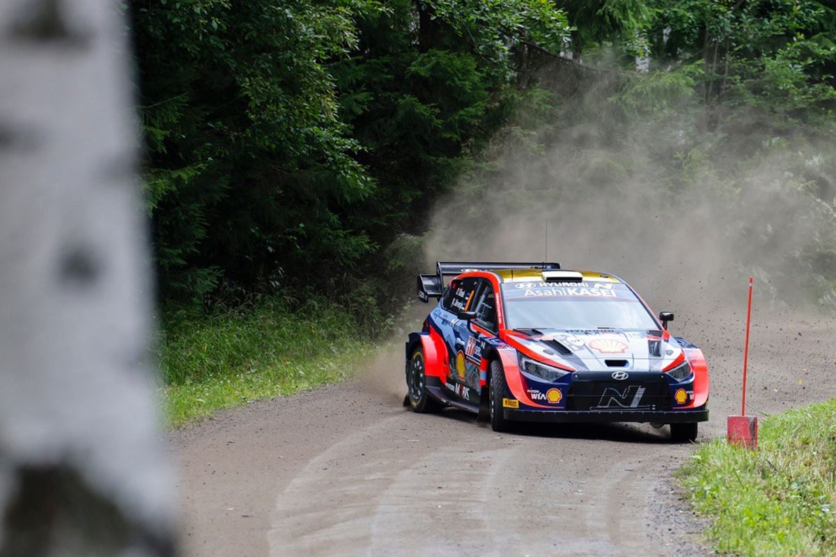 Thierry Neuville se gusta y es el primer líder del Rally de Finlandia