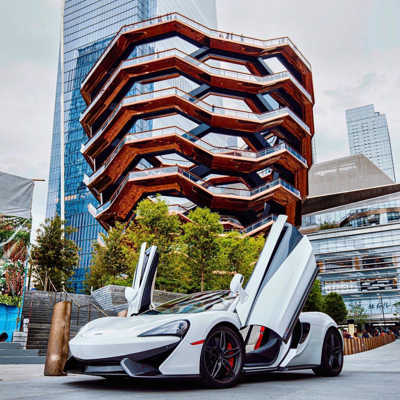 El récord de vuelta a Manhattan se batió en el confinamiento de 2020 con un McLaren 720S