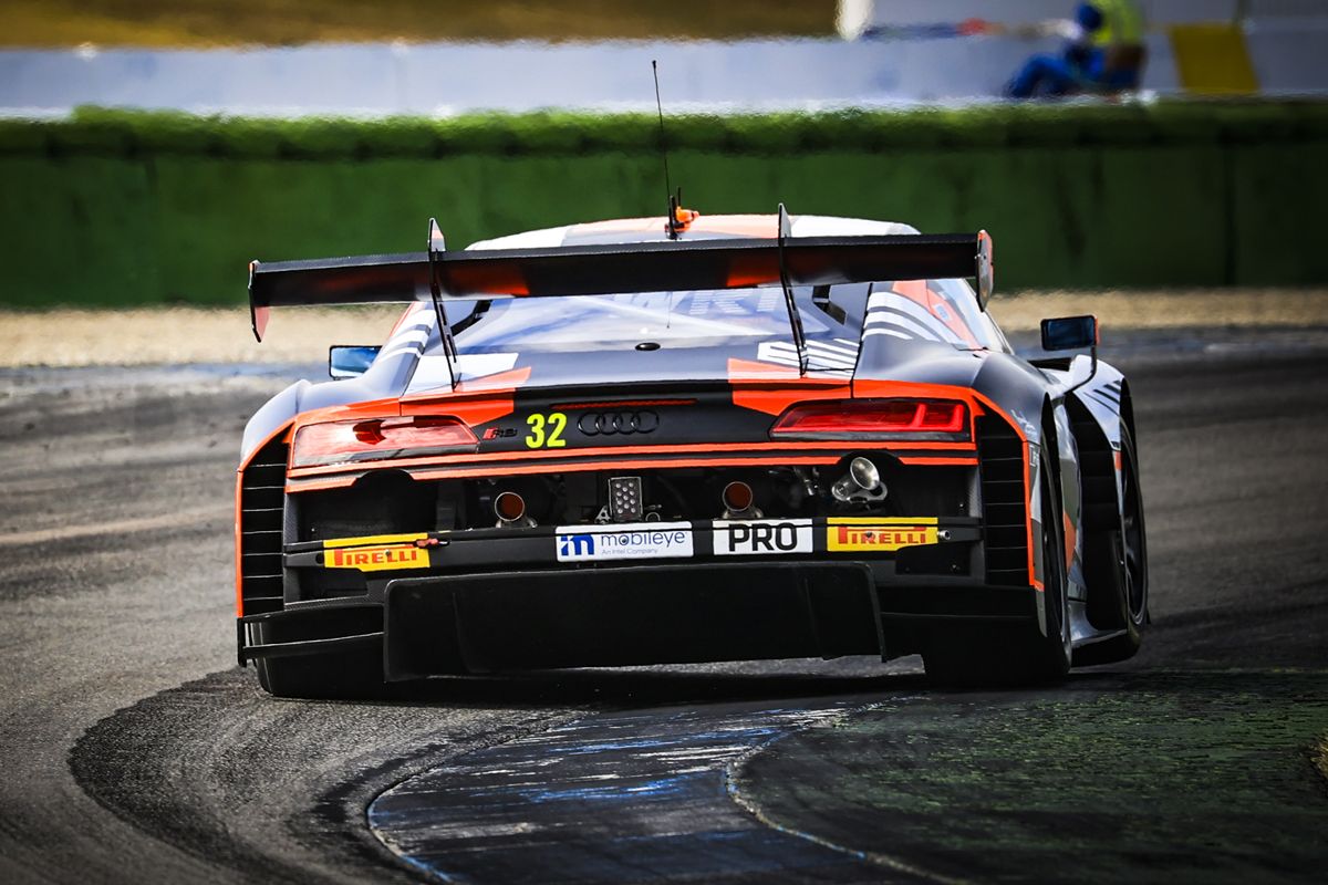 El Audi #32 del Team WRT se lleva la pole de las 3 Horas de Nürburgring