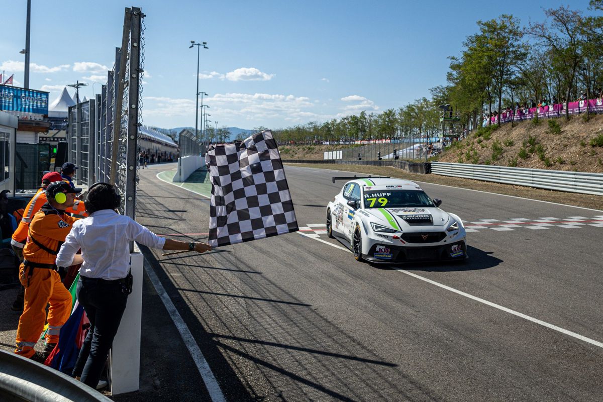 El británico Rob Huff se proclama campeón anticipado del WTCR Trophy