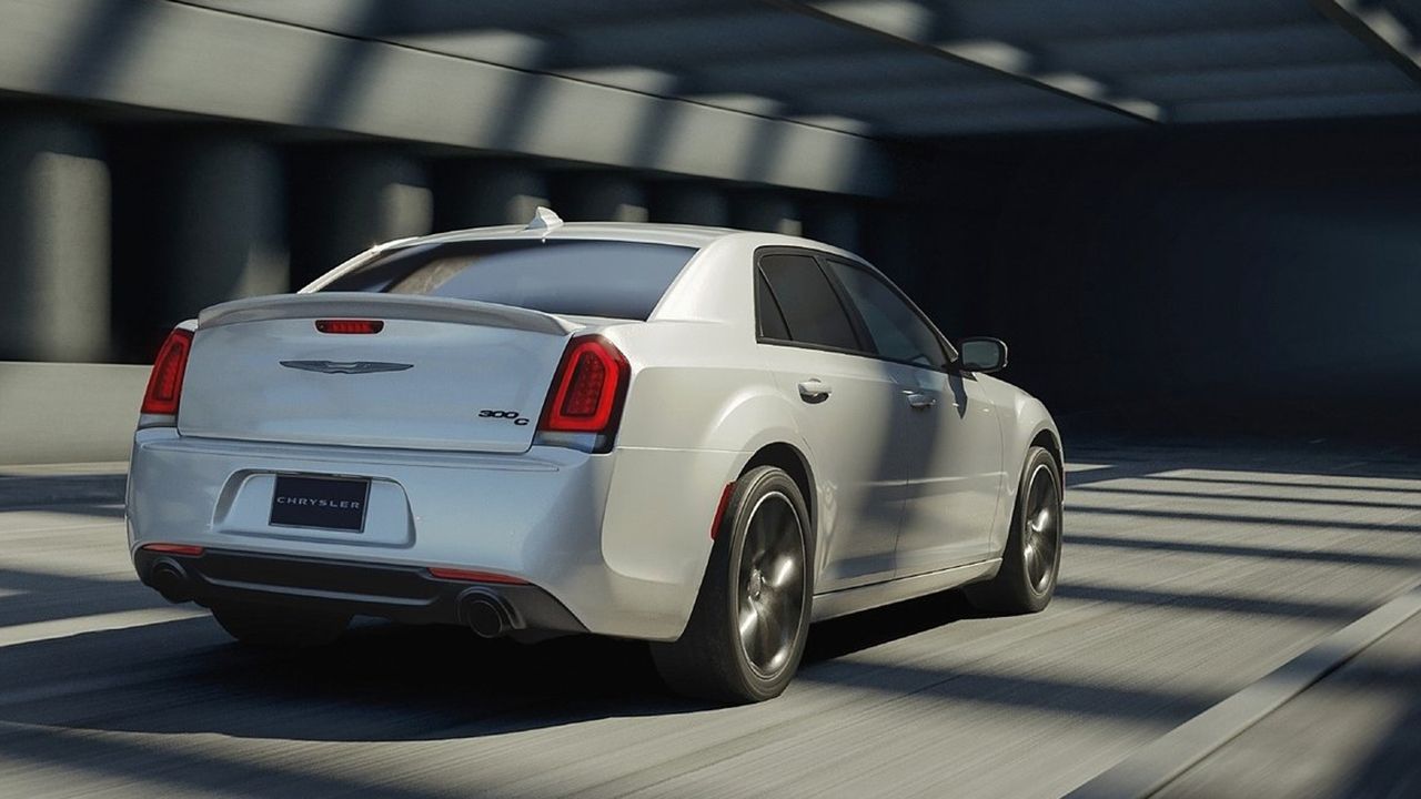 Chrysler 300C 2023 - posterior