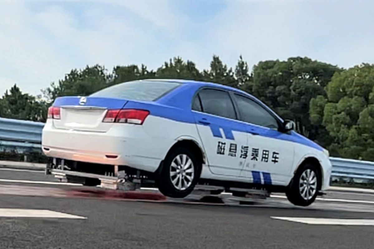 Así son los coches que levitan y que ya están siendo probados