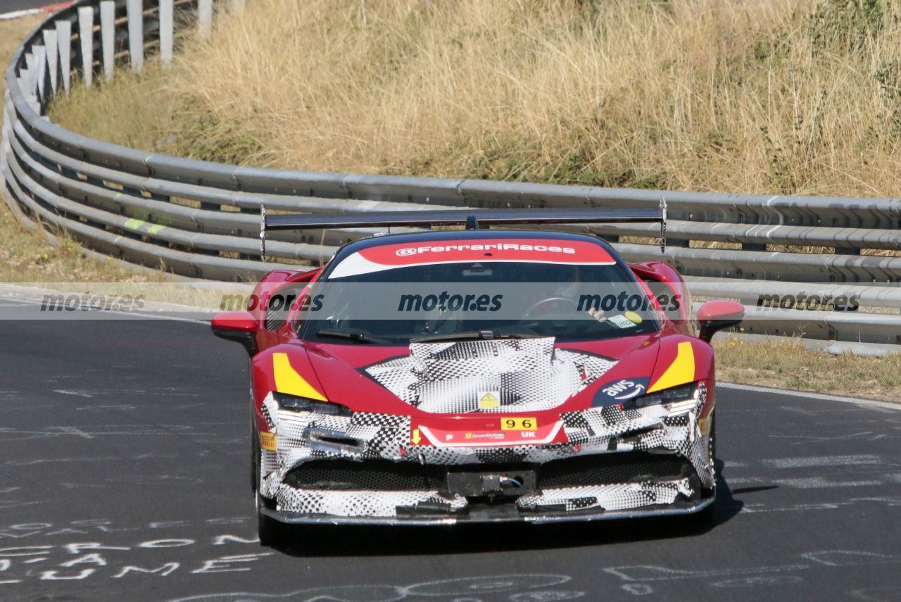 El radical Ferrari SF90 VS vuela en Nürburgring probando su brutal aerodinámica