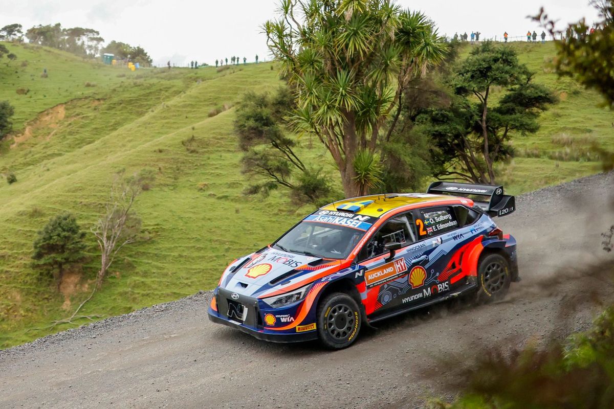 Kalle Rovanperä bate a Oliver Solberg en el shakedown del Rally de Nueva Zelanda