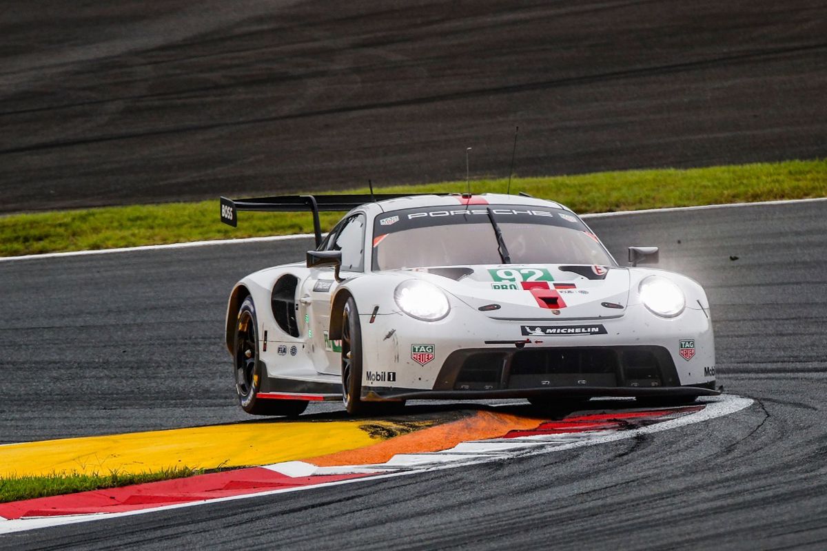 Kamui Kobayashi da aire al Toyota #7 con la pole de las 6 Horas de Fuji