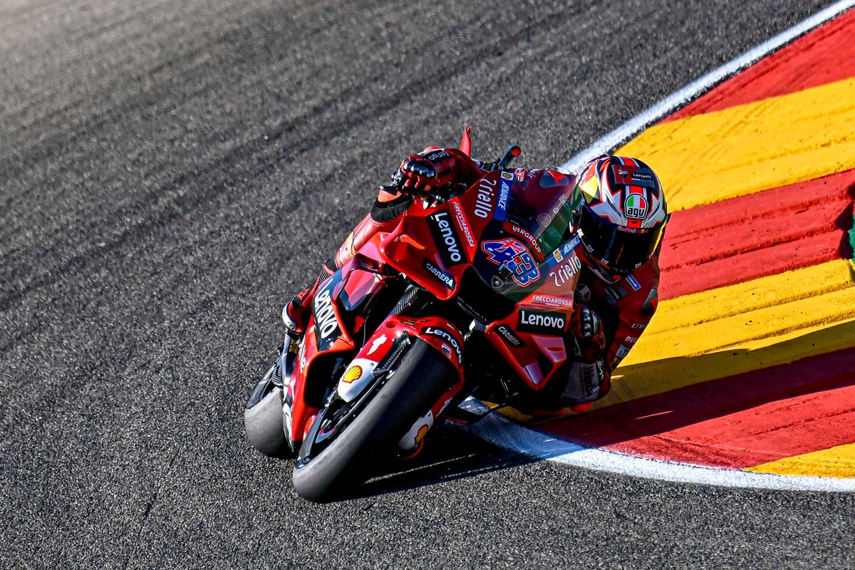 Pecco Bagnaia se lleva la pole en MotorLand y arroja más picante a MotoGP