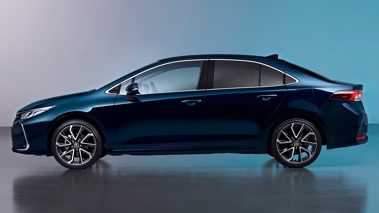 Toyota Corolla Sedán 2023 - lateral