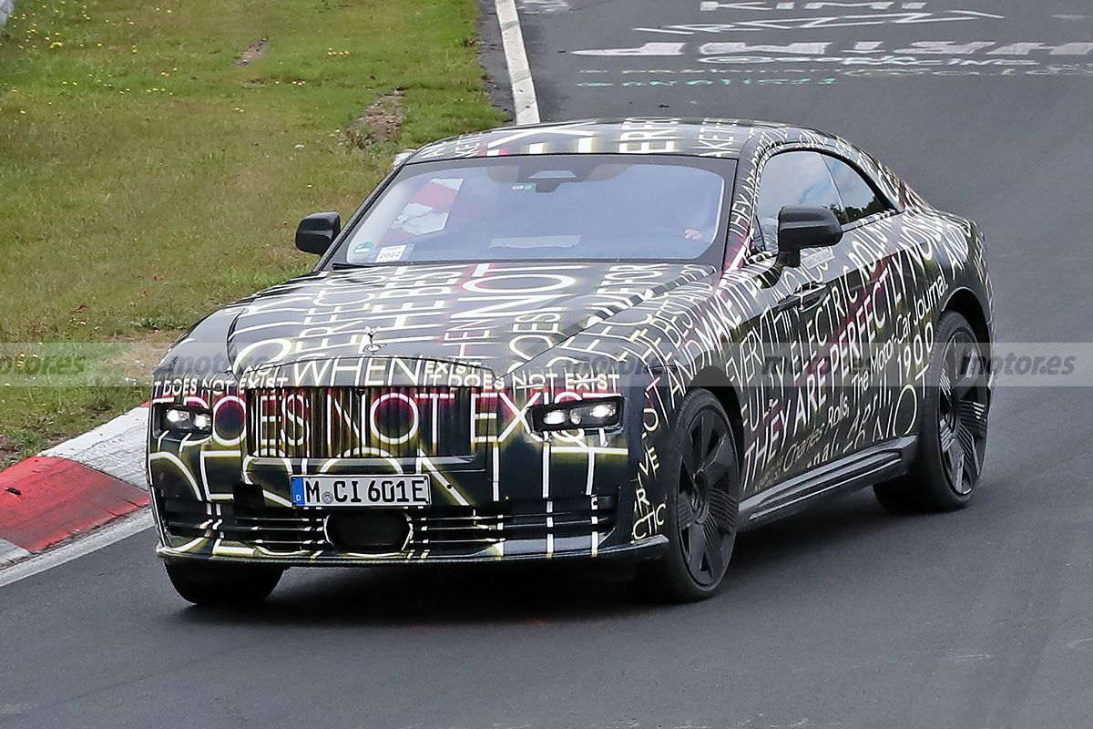 El primer coche eléctrico de Rolls-Royce se enfrenta al trazado de Nürburgring