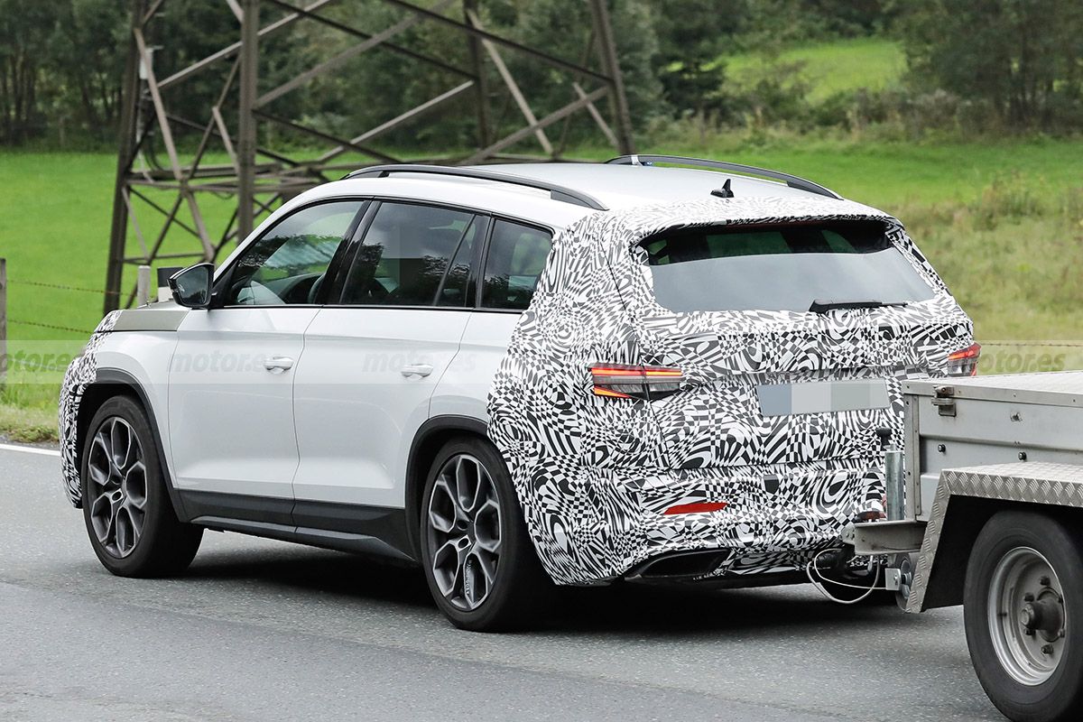 Skoda Kodiaq 2024 - foto espía posterior