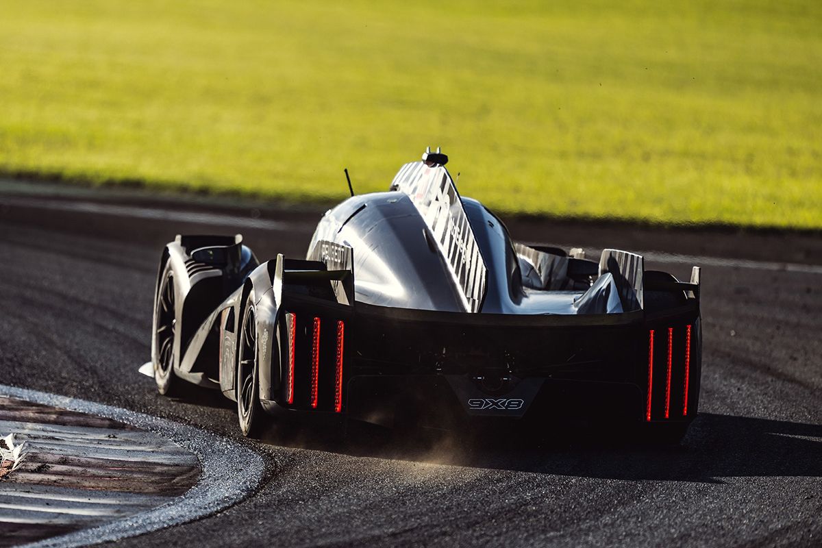 Un tapón flojo priva a los Peugeot 9X8 de pelear con Alpine en Fuji