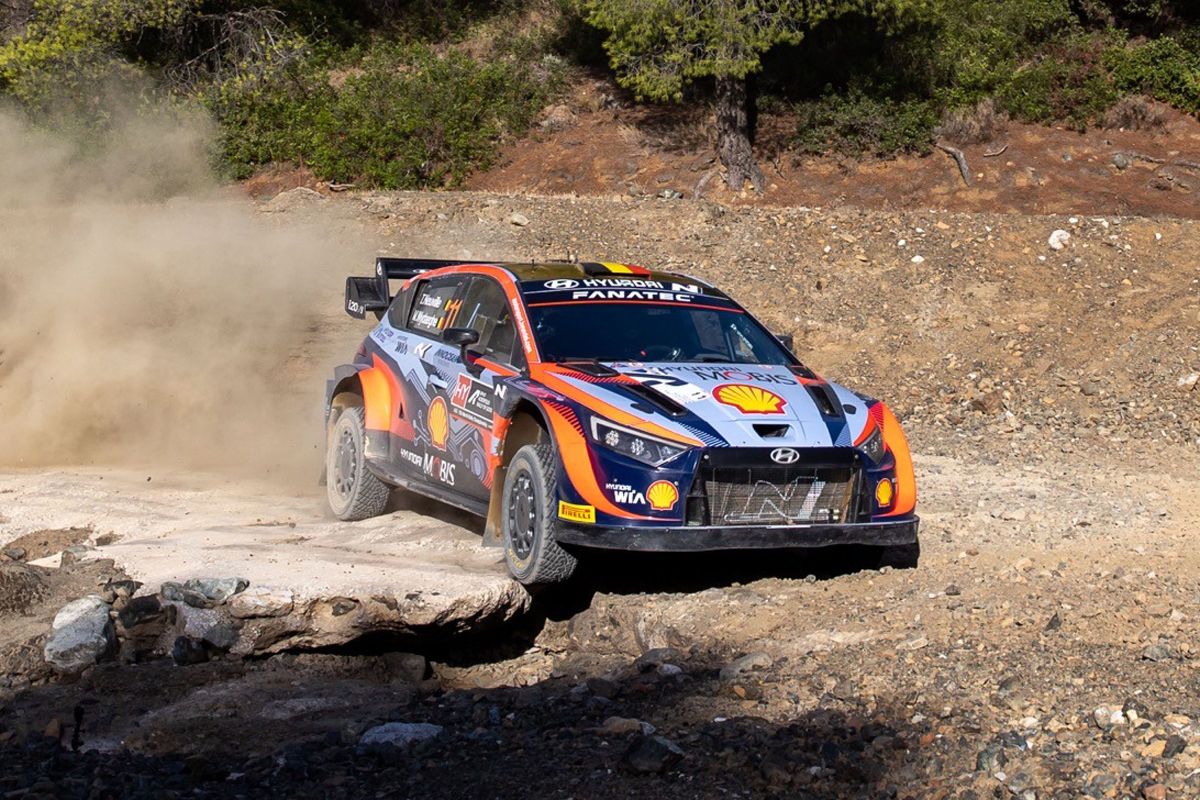 Thierry Neuville lidera el épico triplete de Hyundai en el Acrópolis Rally