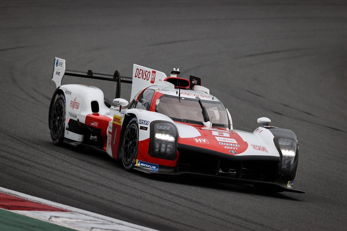 Los Toyota GR010 Hybrid mandan en los libres de las 6 Horas de Fuji