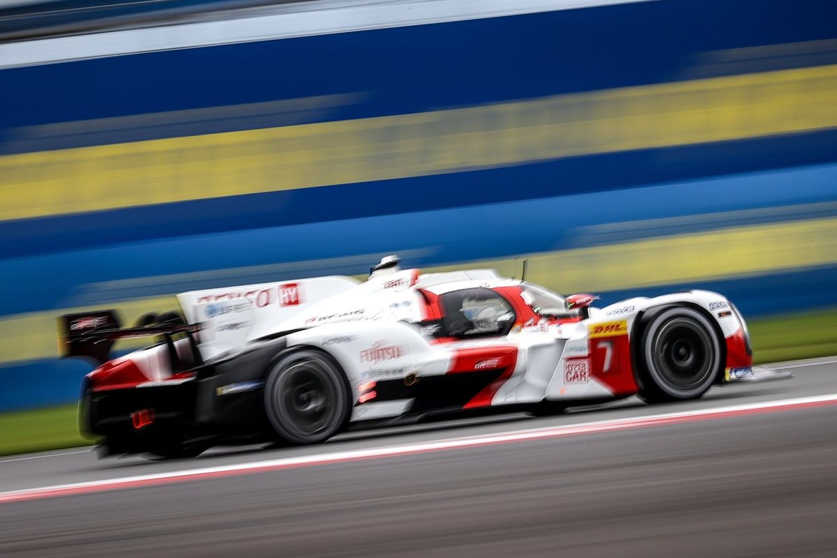 Los Toyota GR010 Hybrid mandan en los libres de las 6 Horas de Fuji