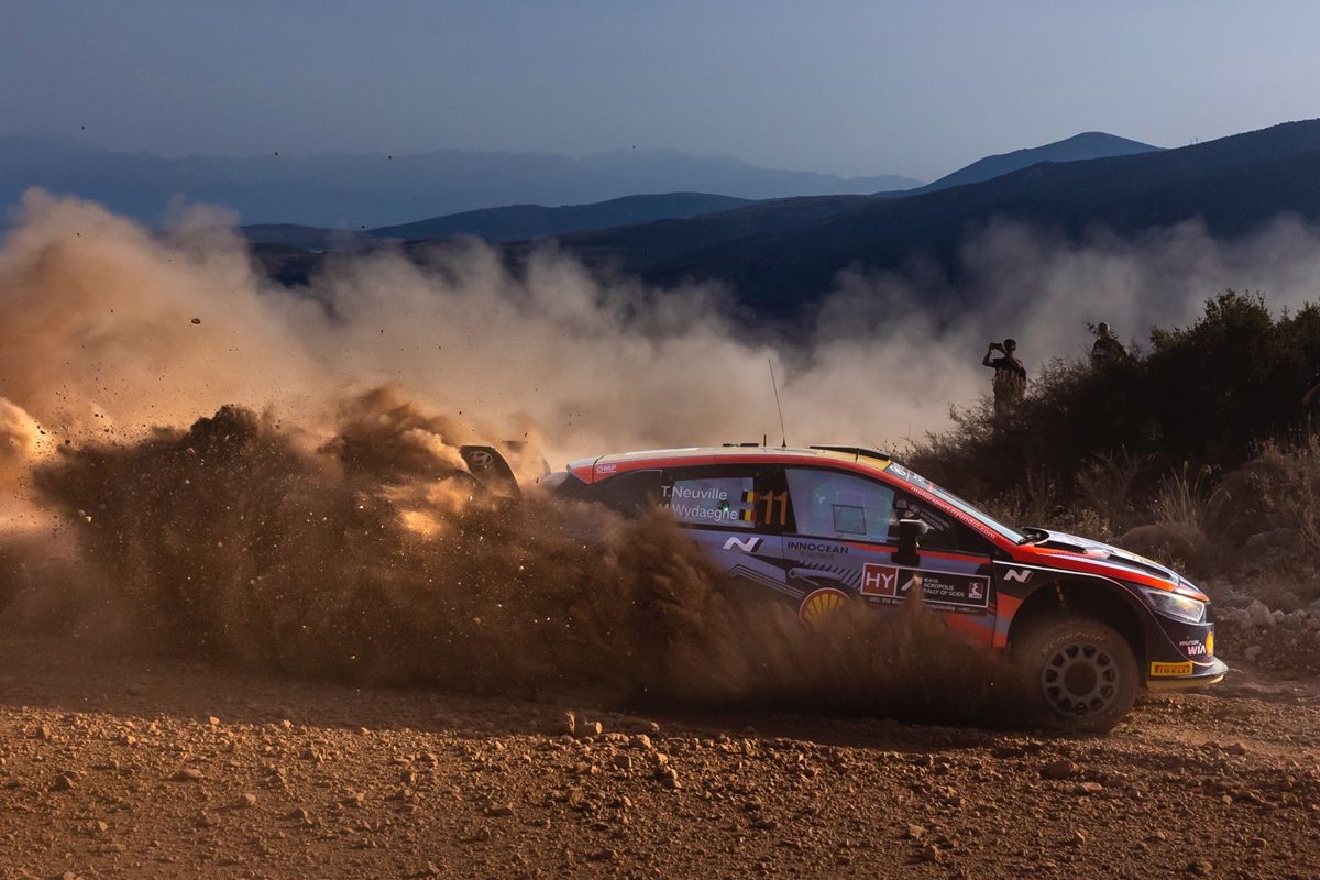 Tragedia griega: el podio se va al garete, Thierry Neuville es líder del Acrópolis