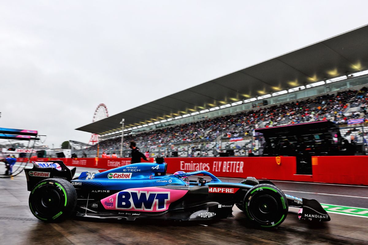 Fernando Alonso disfruta en Suzuka: «Fue bueno acabar al frente los primeros libres»