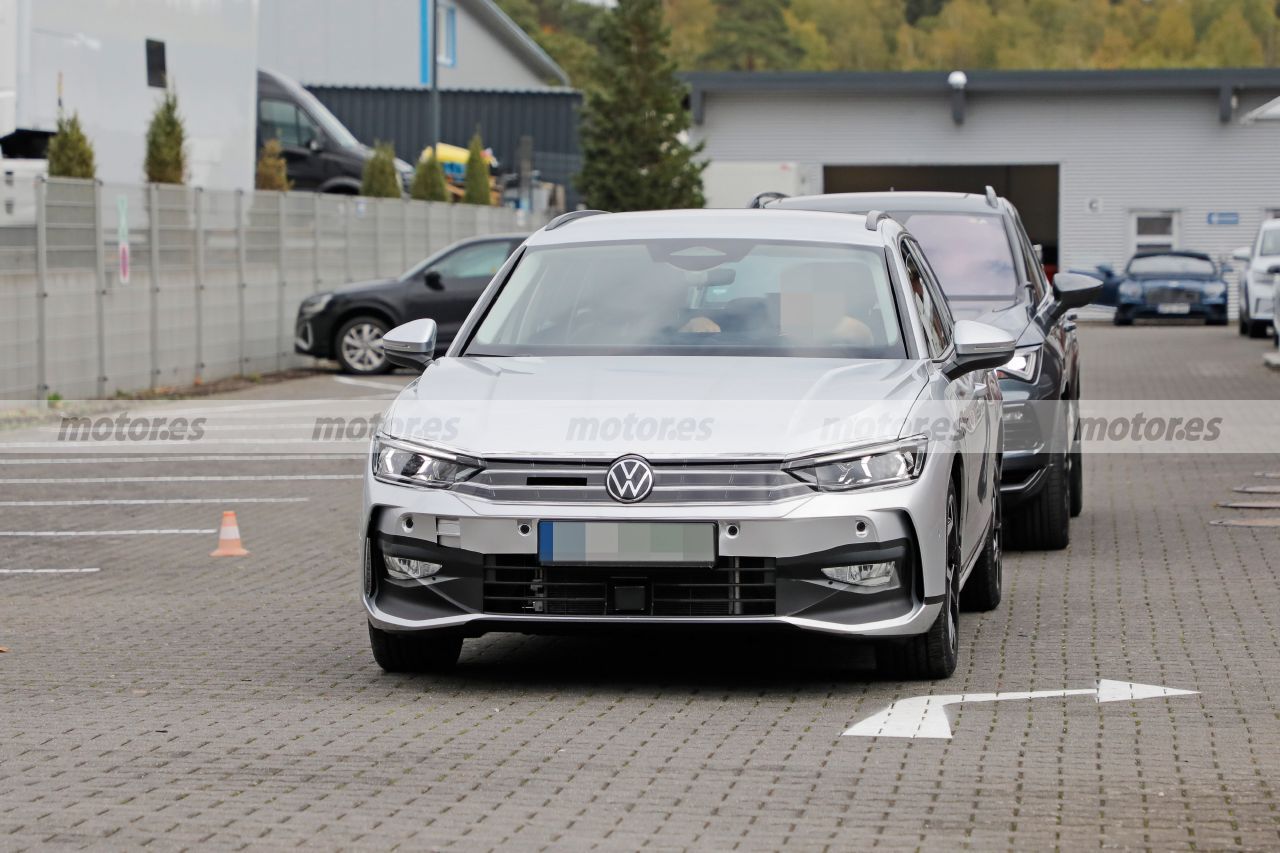 El nuevo Volkswagen Passat R-Line revela nuevos detalles en unas interesantes fotos espía