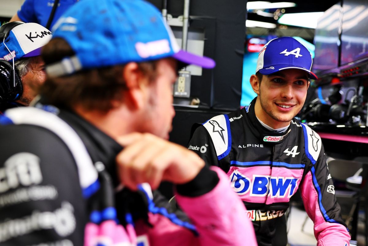 Esteban Ocon define a Fernando Alonso: «Es un animal, lo lleva todo al extremo»