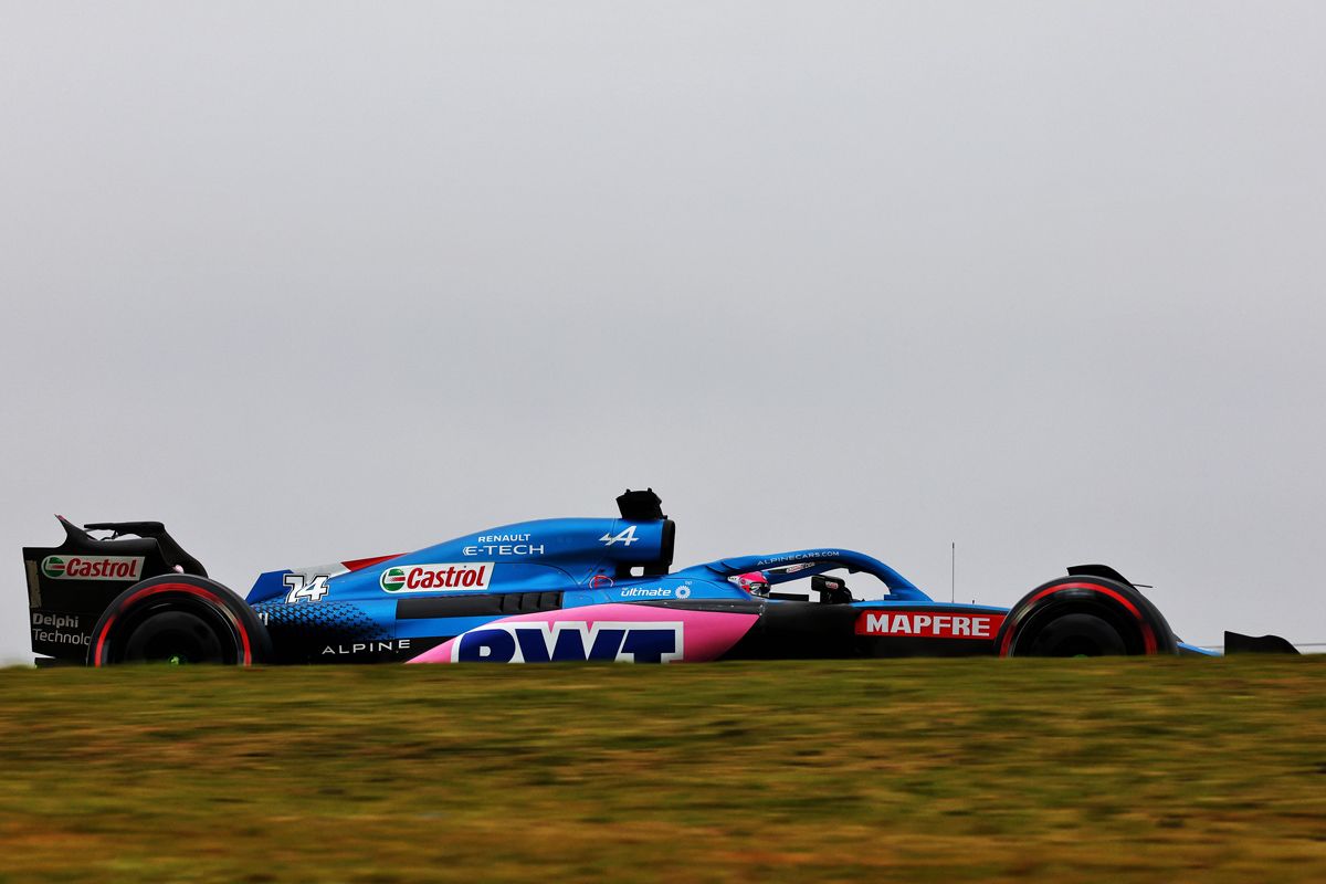 Fernando Alonso, cansado y muy enfadado con Esteban Ocon: «Me da la risa, es muy divertido»