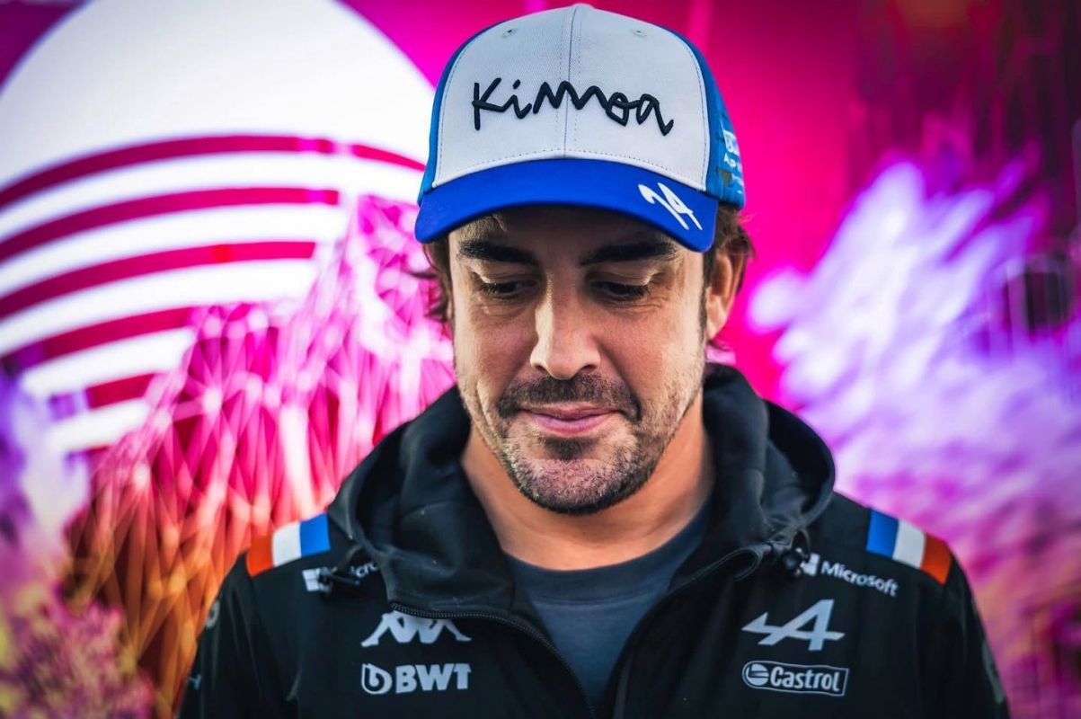 Fernando Alonso le hace el mejor homenaje posible a Vettel en su última carrera