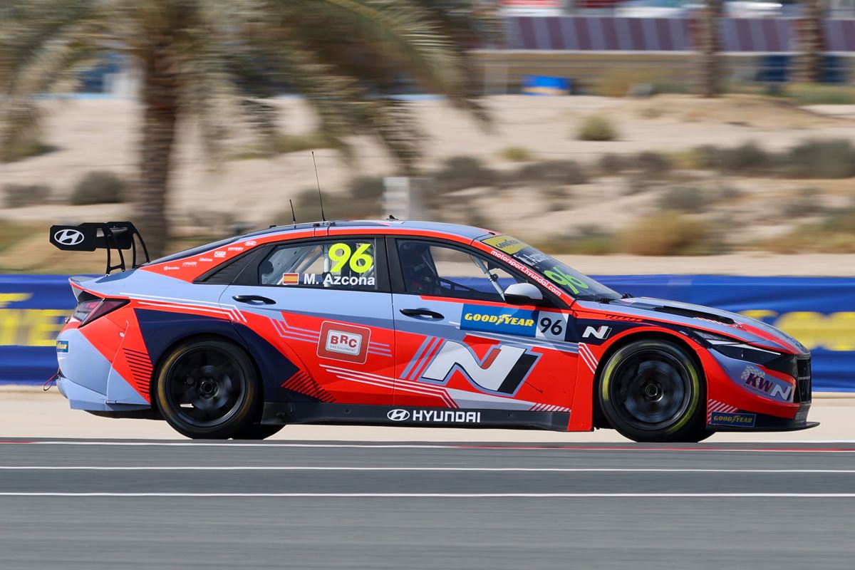 Imponente victoria de Mikel Azcona en Bahrein que le acerca al título del WTCR