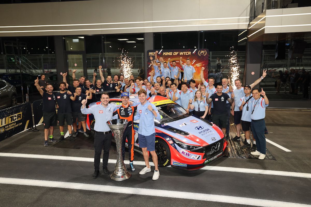 Mikel Azcona logra el título del WTCR: ¡España ya tiene su campeón en turismos!