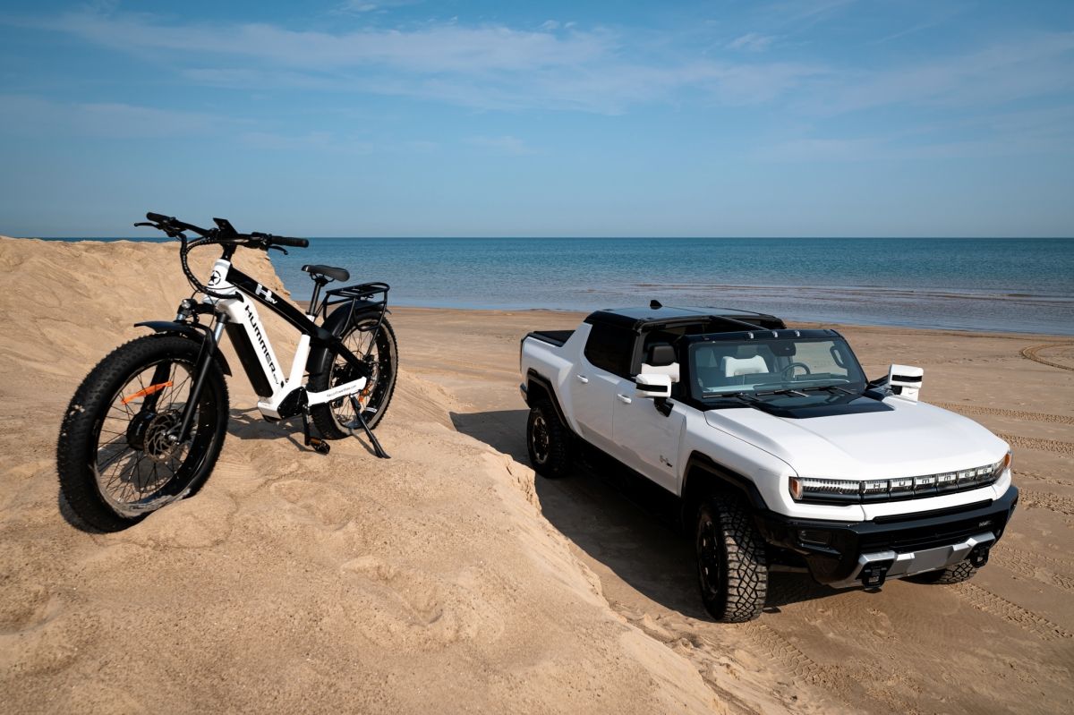 La nueva bicicleta eléctrica de GMC inspirada en el Hummer EV es brutal