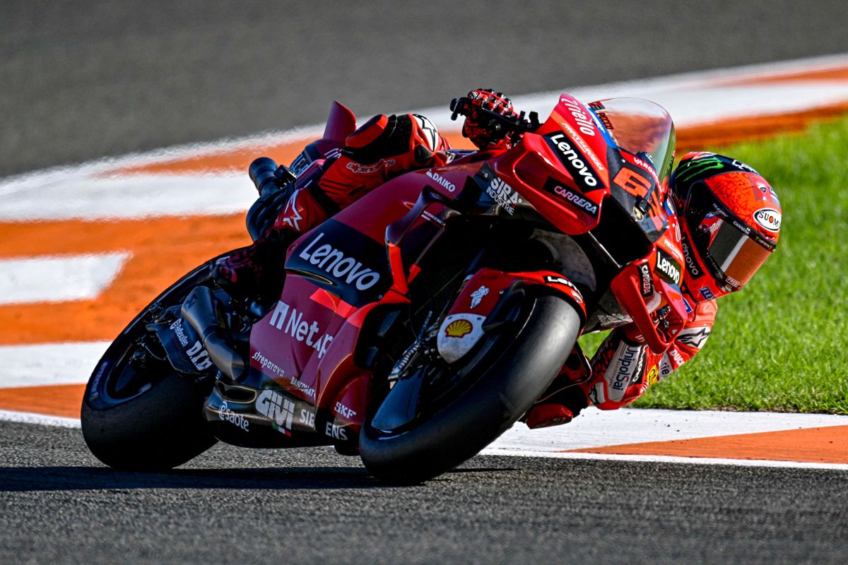 Pecco Bagnaia se proclama campeón de MotoGP en el triunfo de Álex Rins en Valencia