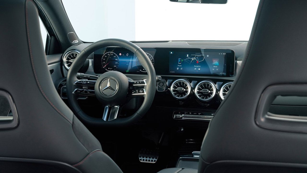 Mercedes Clase A Sedán 2023 - interior