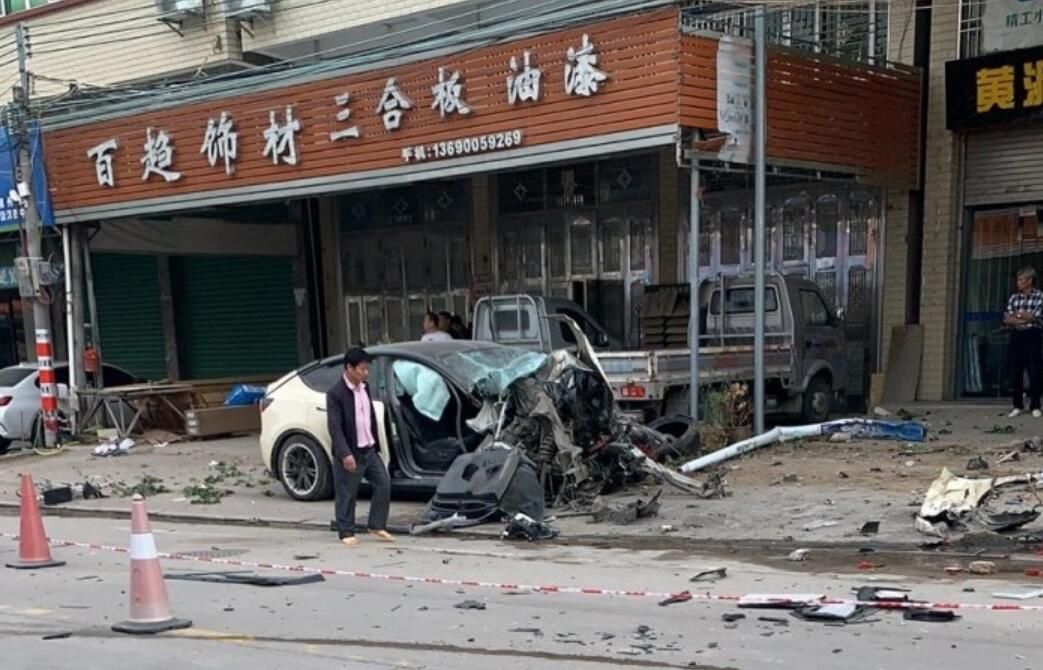 Un Tesla Model Y descontrolado causa dos muertos en China, ¿culpa del hombre o la máquina?