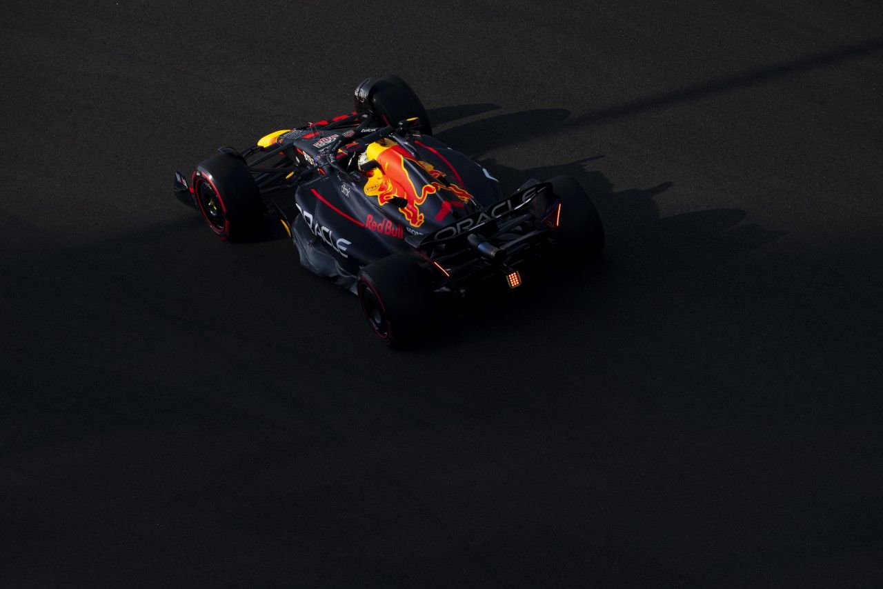 Verstappen se lleva la última pole de la temporada sobre Pérez