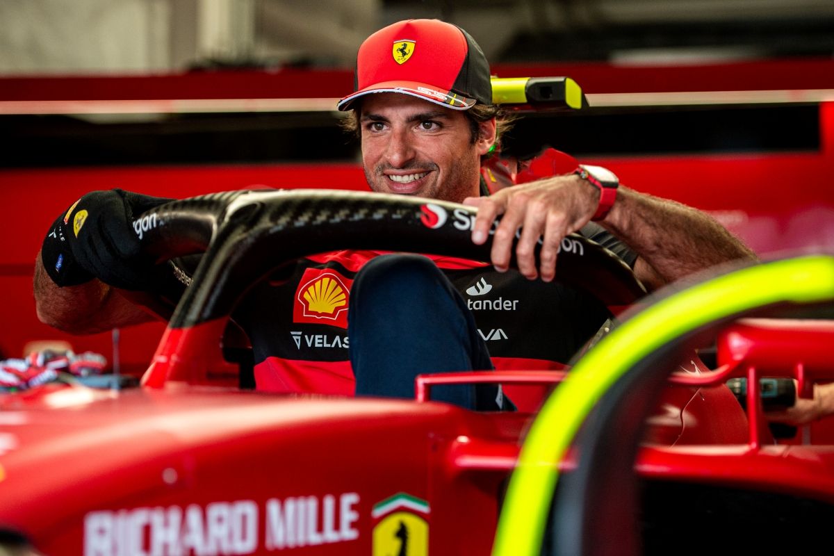 Carlos Sainz reacciona al fichaje de Vasseur por Ferrari, y cuenta algo que tranquilizará a sus seguidores