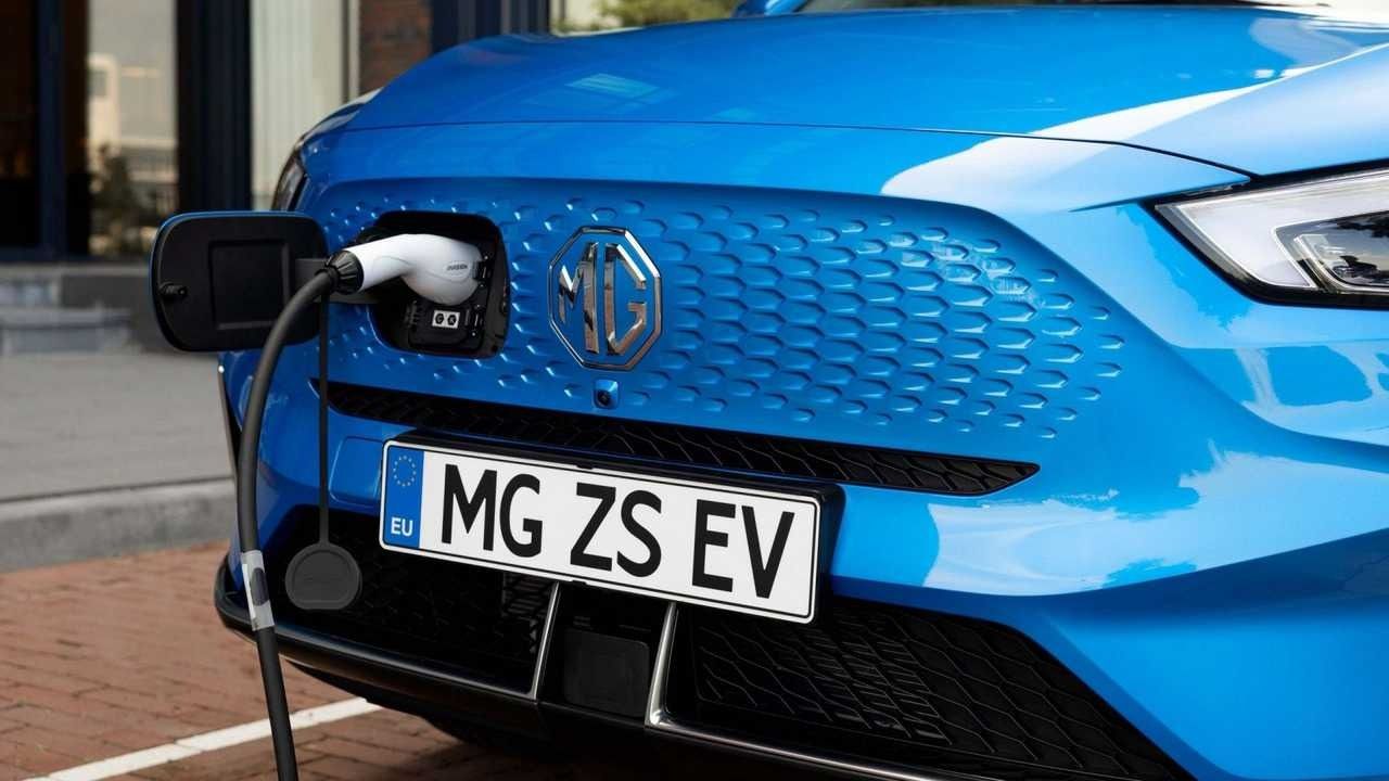 El examen de las baterías de coches eléctricos atrae a dos grandes marcas y a las aseguradoras