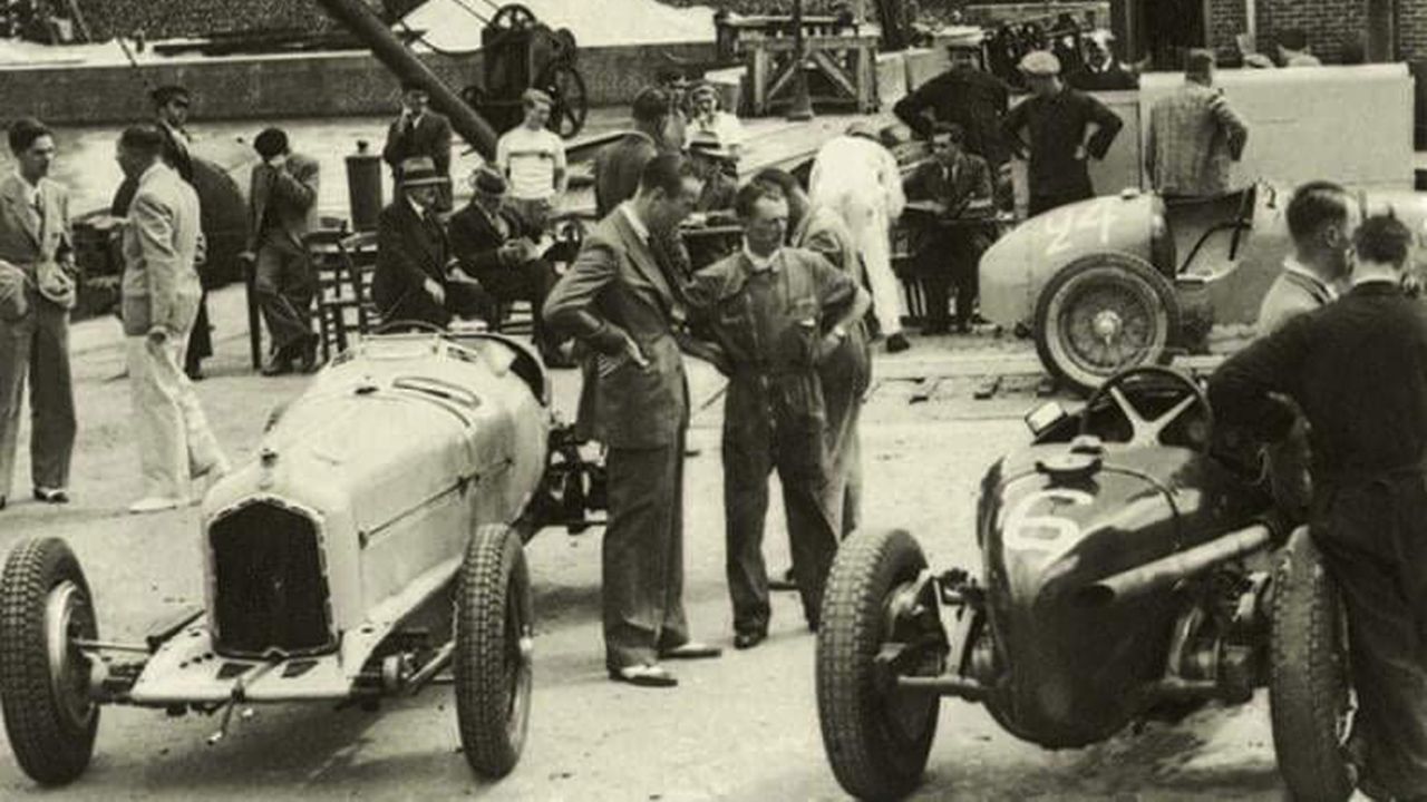 El Alfa Romeo de Villapadierna, a la izquierda, en Deauville